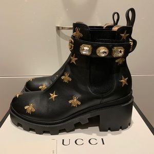 Gucci leather ankle boots with belt
